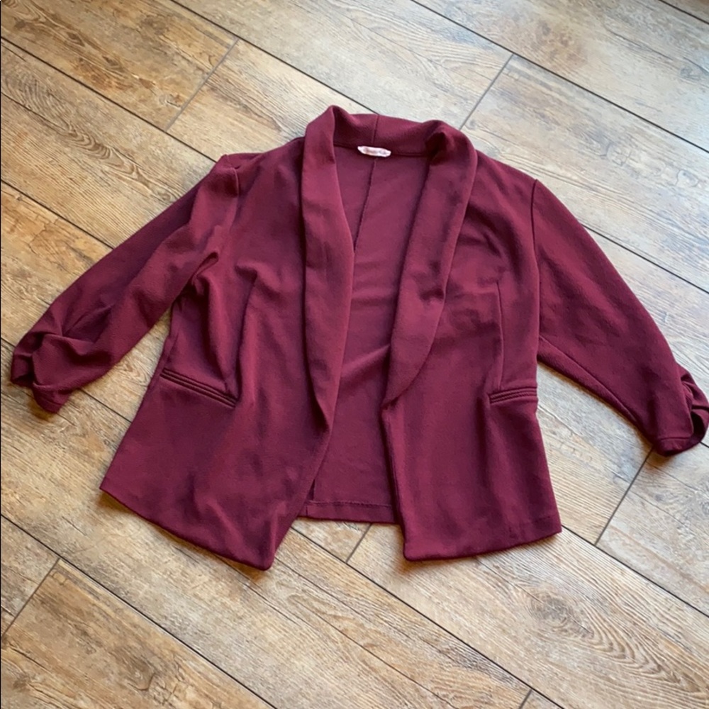 Woman’s Maurices blazer cranberry color